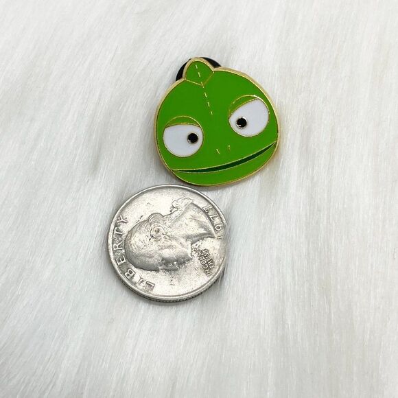 🔮 5/$25 Disney Tangled Pascal Tsum Tsum Pin - Picture 2 of 3